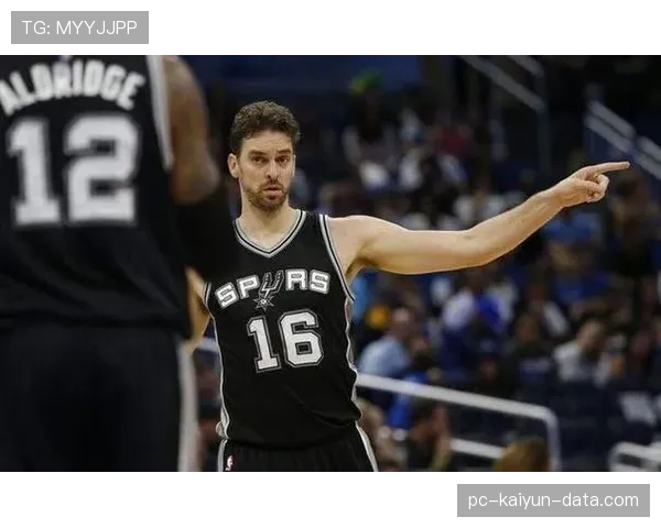 保罗·加索尔内线单打拉开空间助攻效率提升明显